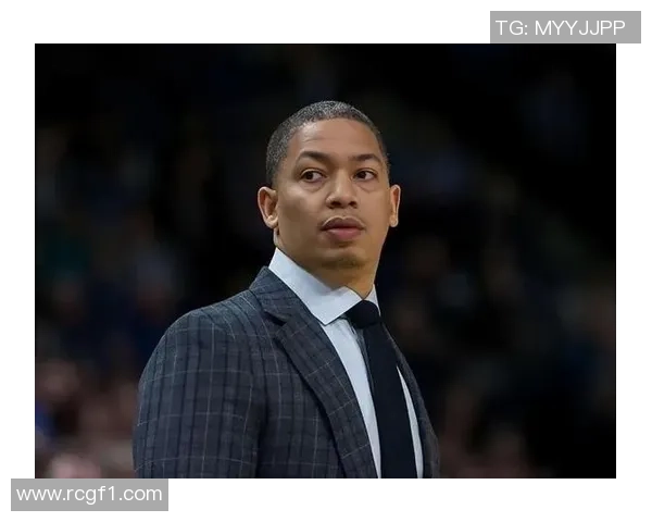 泰伦卢赞尼德豪泽拼劲十足能量满满抢板盖帽表现出色贡献六个进攻篮板